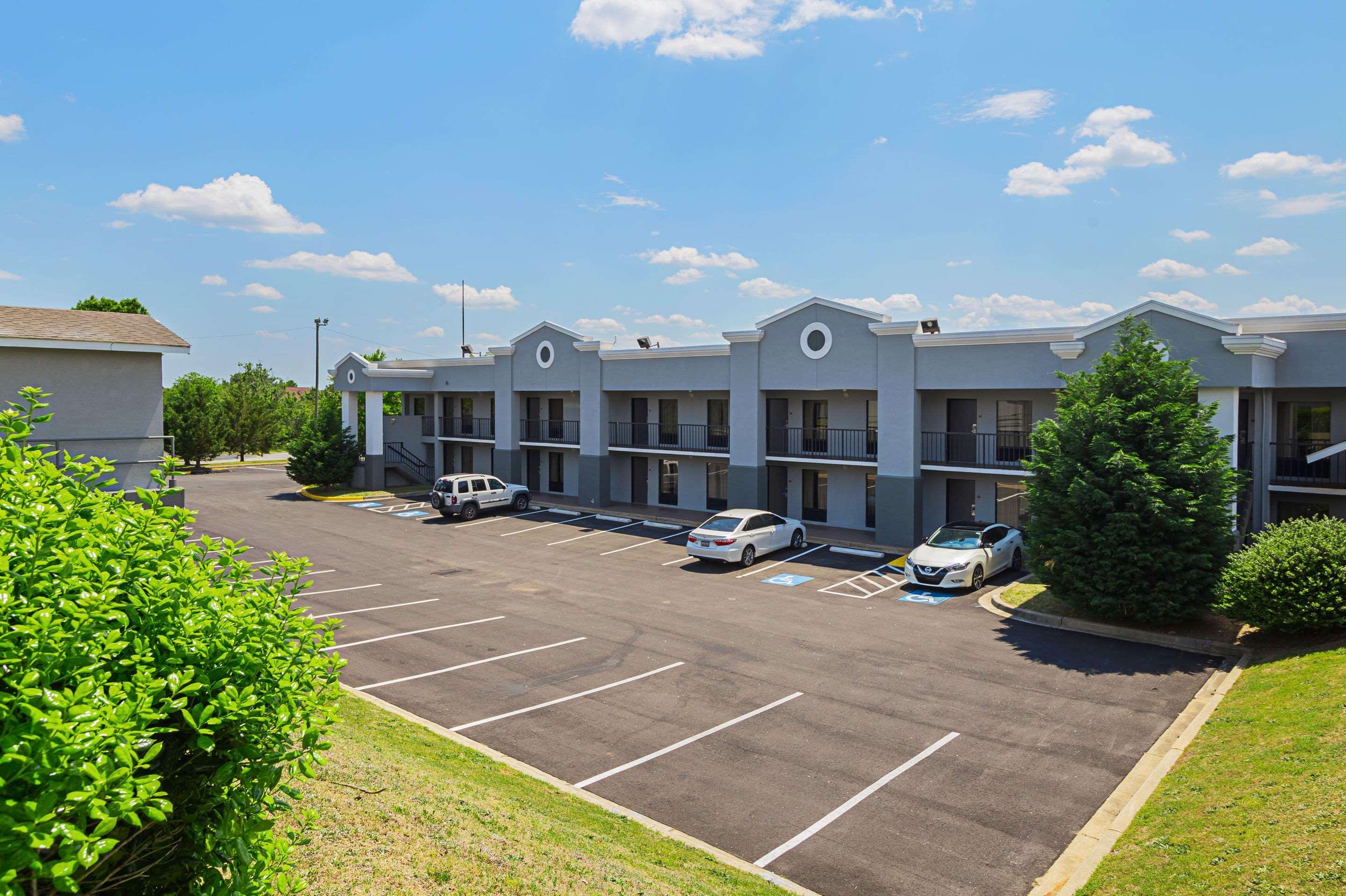 Quality Inn & Suites Greenville - Haywood Mall Exterior photo